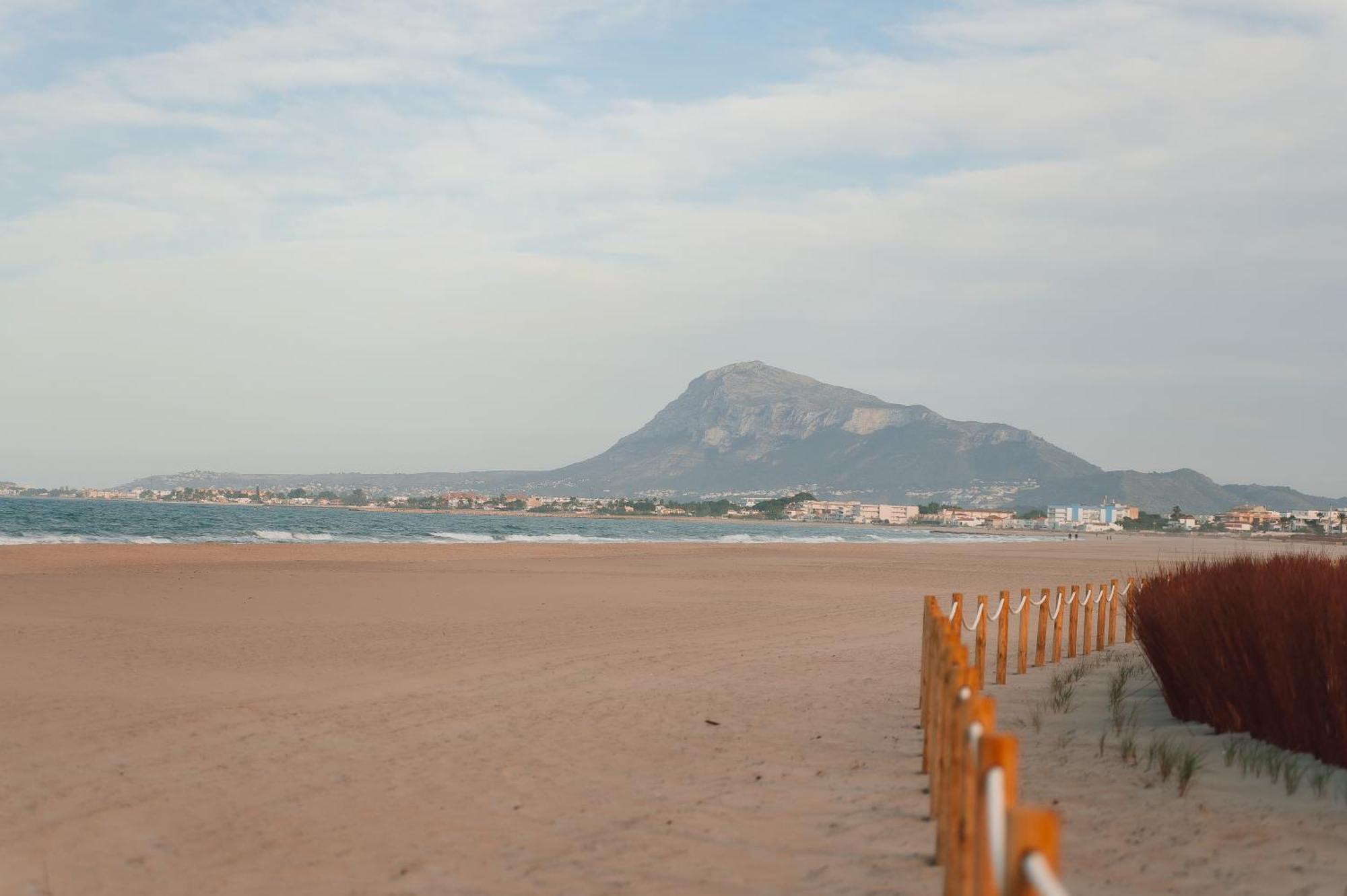 Apartamento Perla De Mar Les Deveses Exterior foto